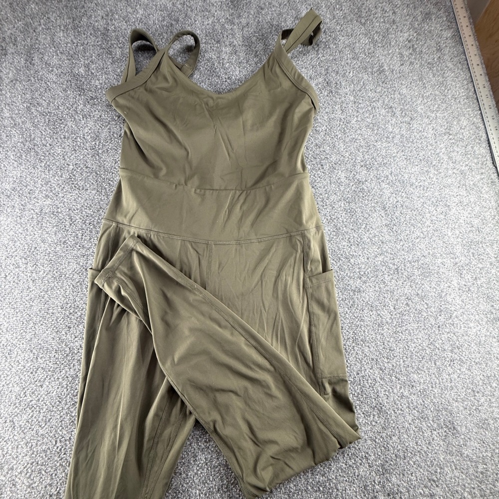 Halara Olive Green Activewear Jumpsuit XL V-Neck Pockets Adjustable Straps